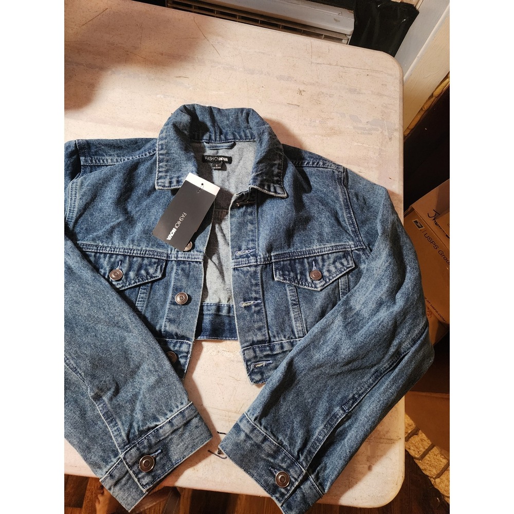 Fashion Nova Women's Cropped Acid Wash Denim Jacket Size Small NWT